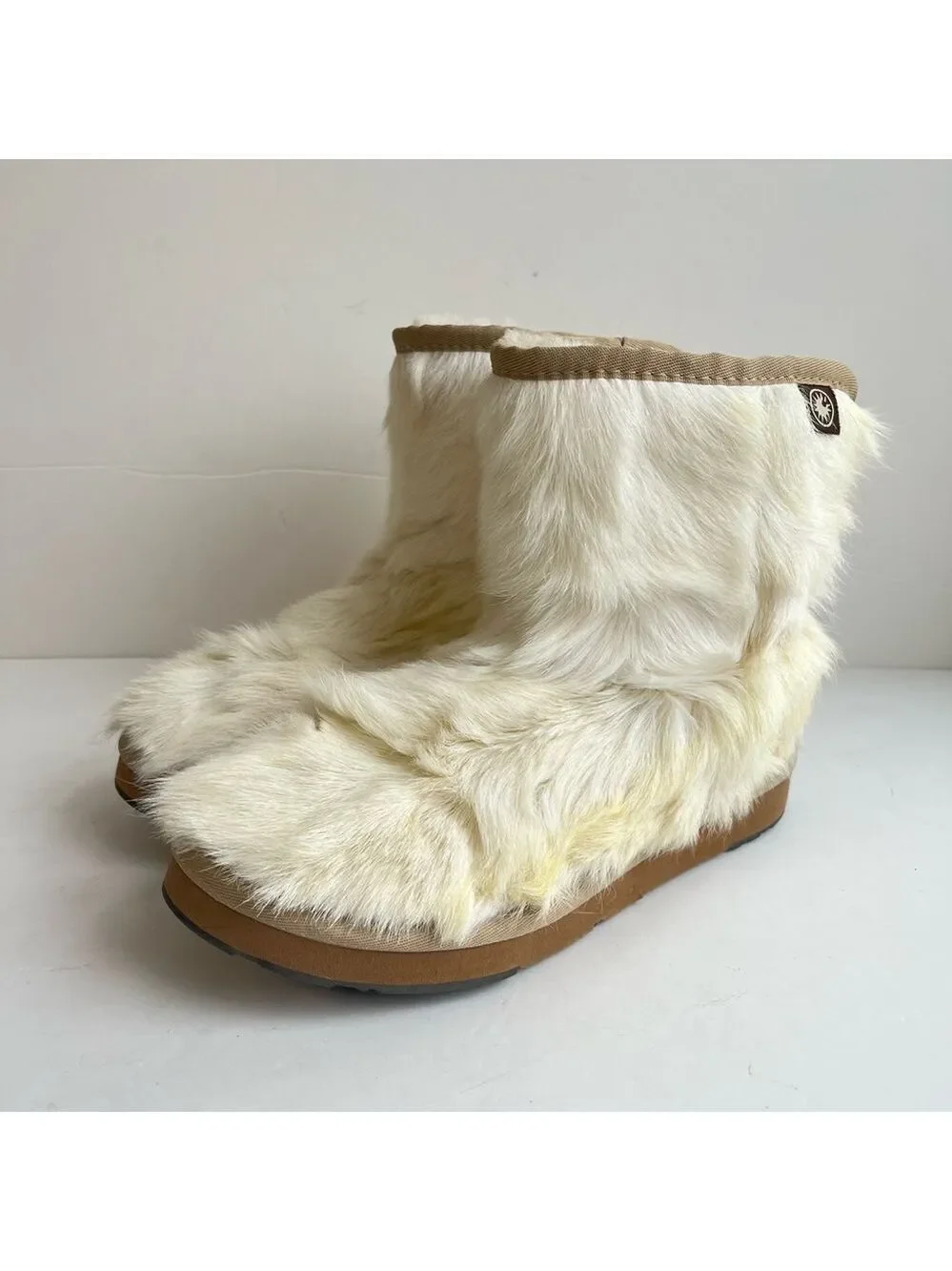 AU&MU Sheepskin Boots White Size 6